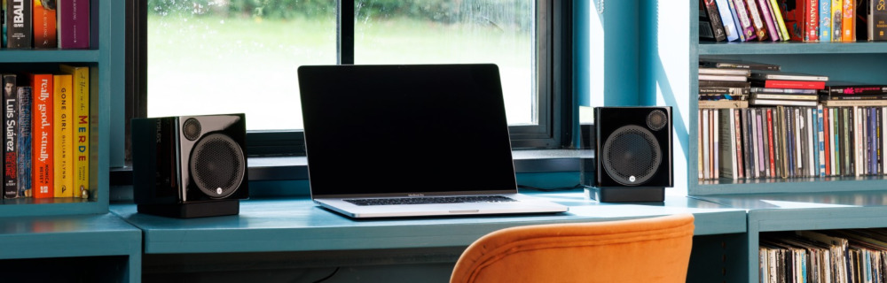 Radius desk stand