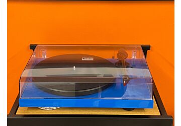 Project Debut Carbon Turntable - Ex Display