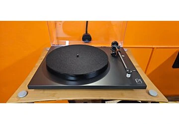 Rega Planar 1 - Matt Black
