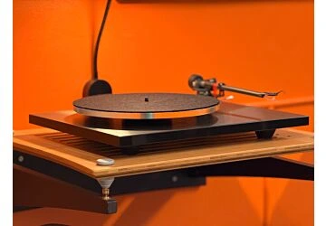 Rega Planar 3 Eco Special Turntable