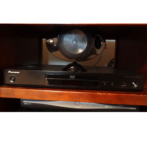Lyde-cinema Only just visible - the KEF KHT2005 centre speaker