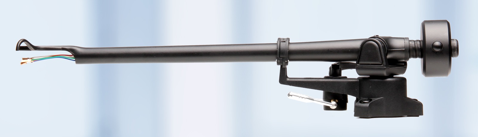 Rega RB220 tonearm beauty shot