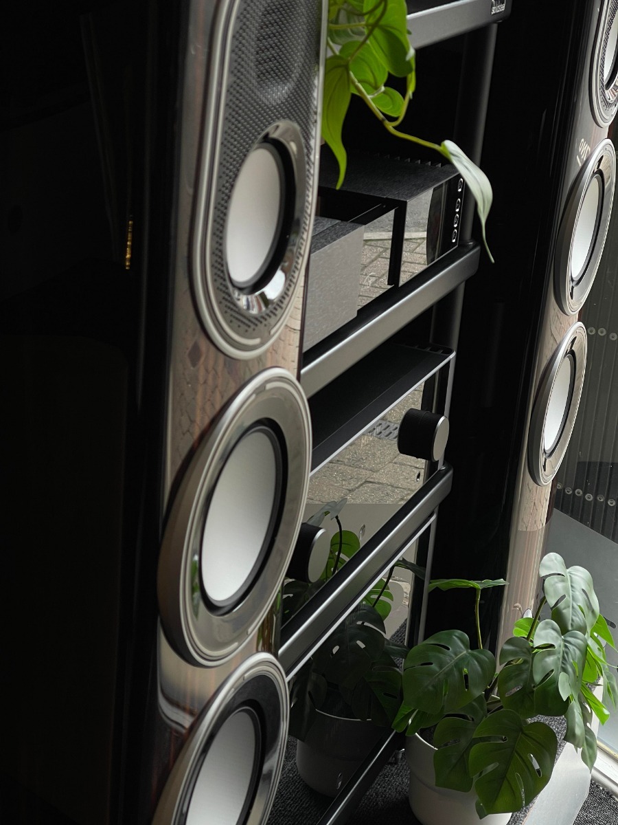 Michi P5 S2 and S5 setup with Naim NSS333 and Monitor Audio Platinum 200